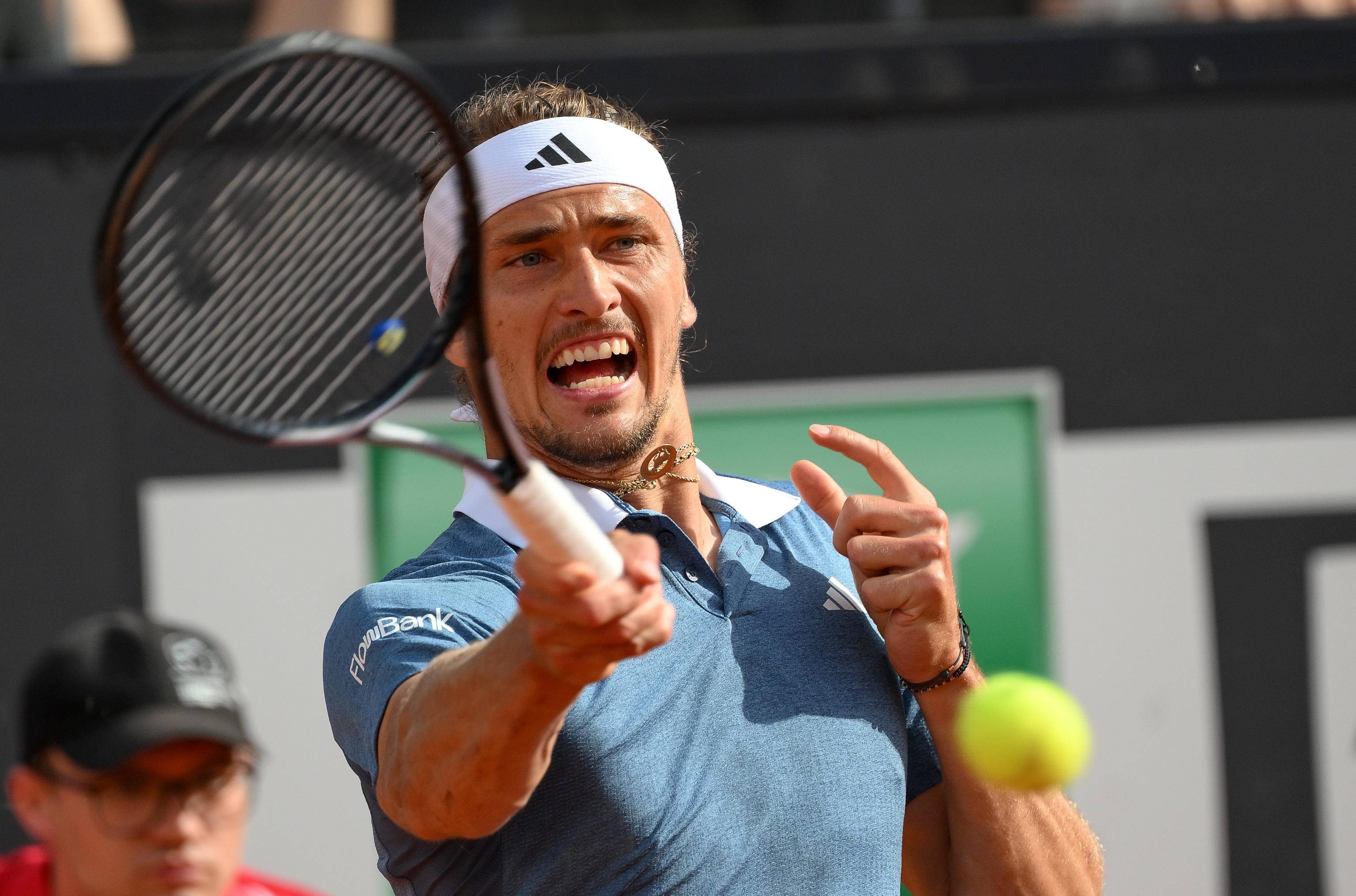 关于意大利网球队强势世界网球队，兹维列夫送出助攻的信息