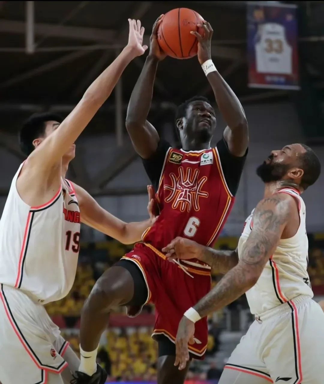 米兰APP下载-广东队主场压哨反超，赢下比赛的简单介绍