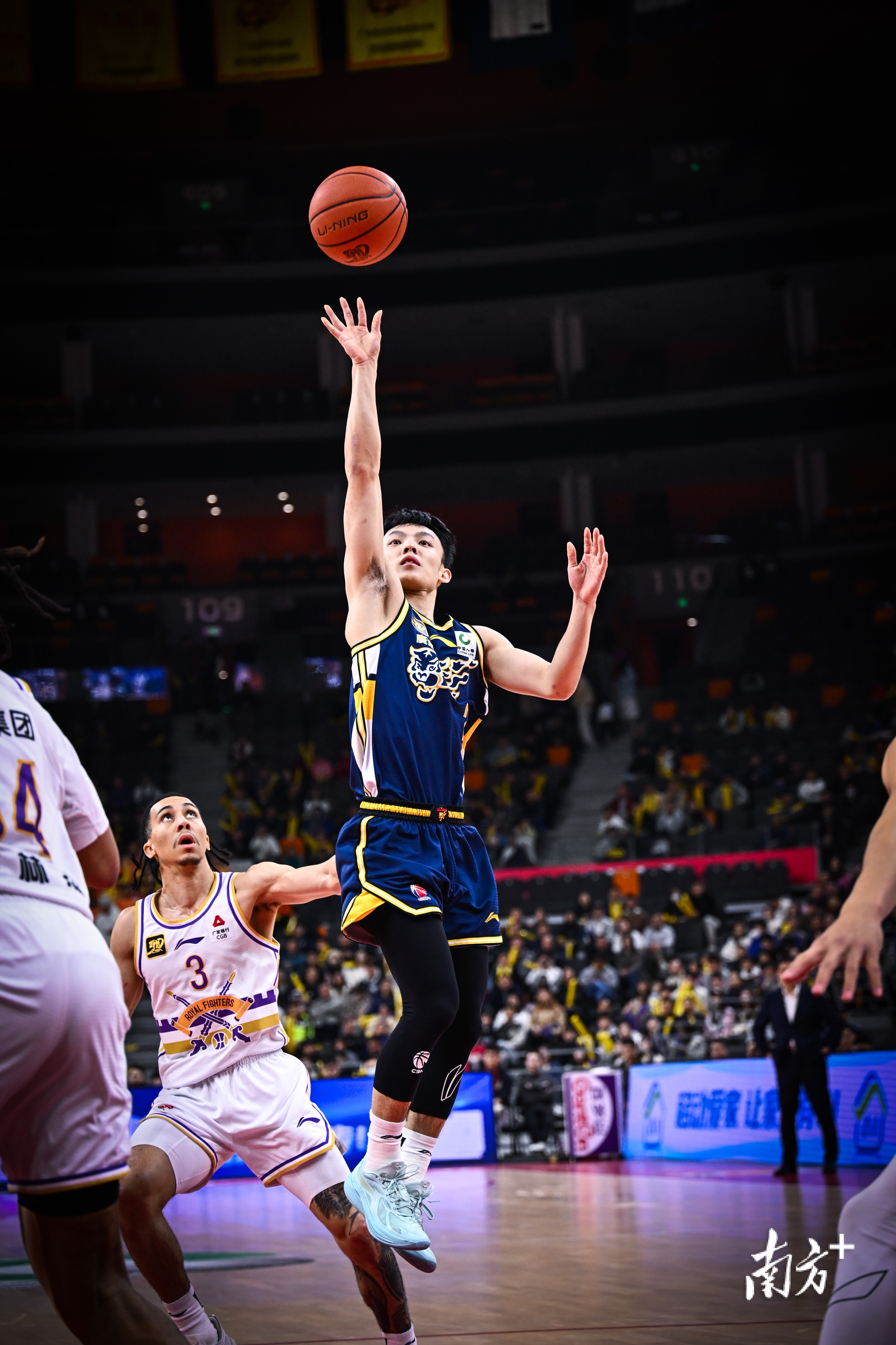 广东队主场压哨反超,赢下比赛的简单介绍 广东队主场压哨反超,赢下比赛的简单介绍