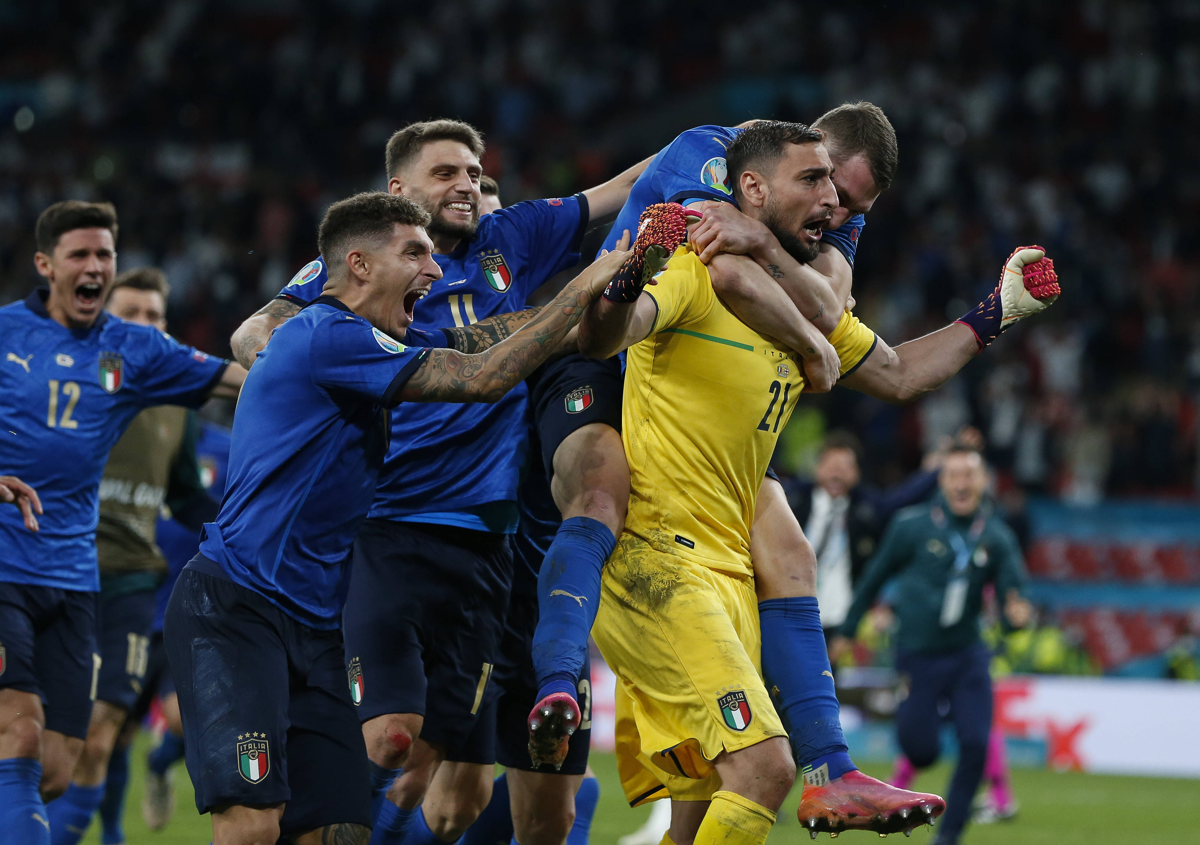 关于西班牙队表现抢眼,成功晋级欧预赛半决赛!的信息 关于西班牙队表现抢眼,成功晋级欧预赛半决赛!的信息