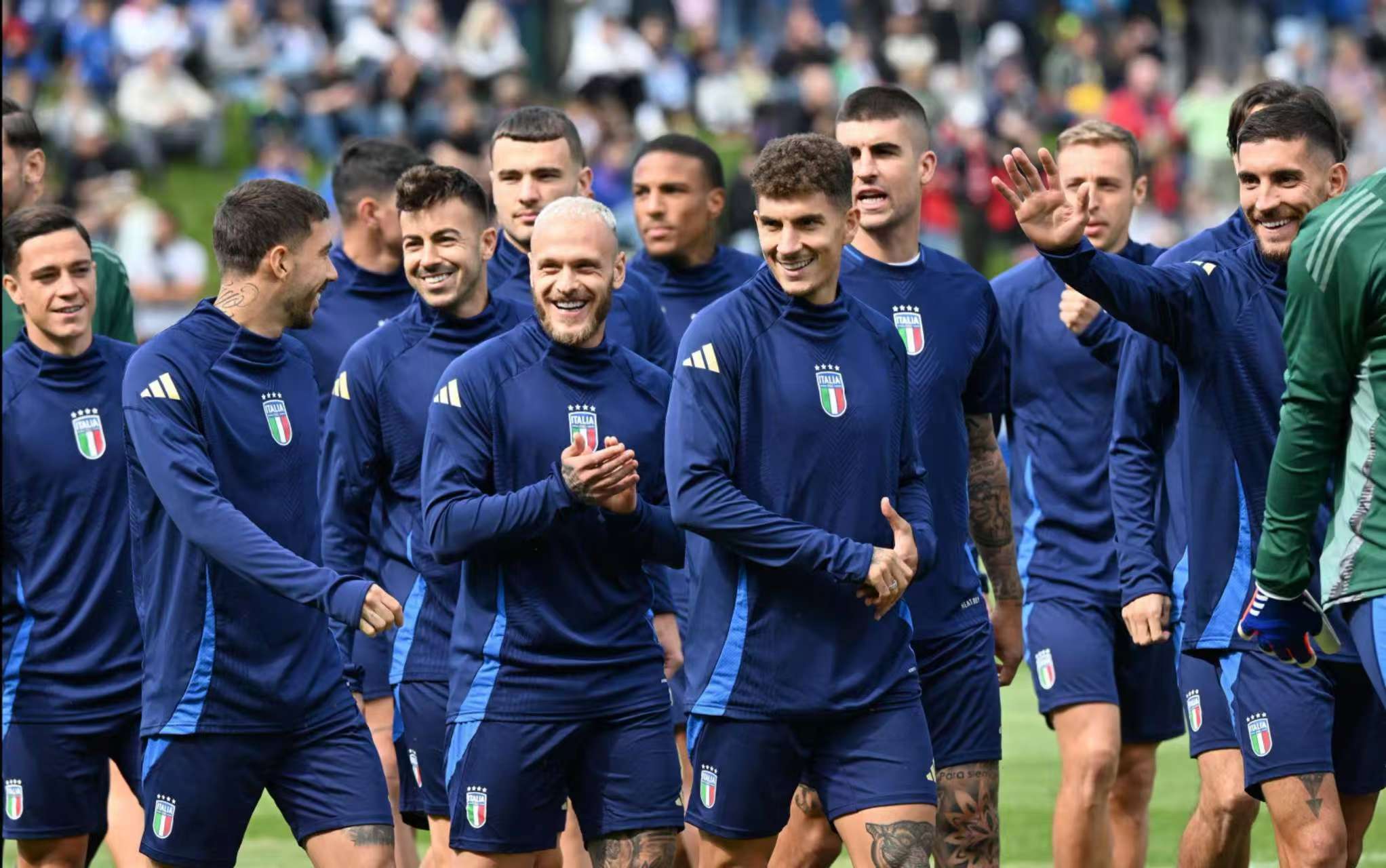 关于欧洲大战！欧预赛比赛各路豪强对阵，激战正酣的信息