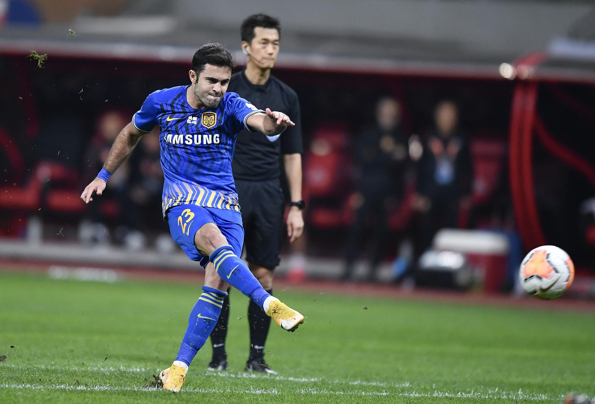 米兰体育-江苏苏宁士气大振，连续三轮不败追赶前四