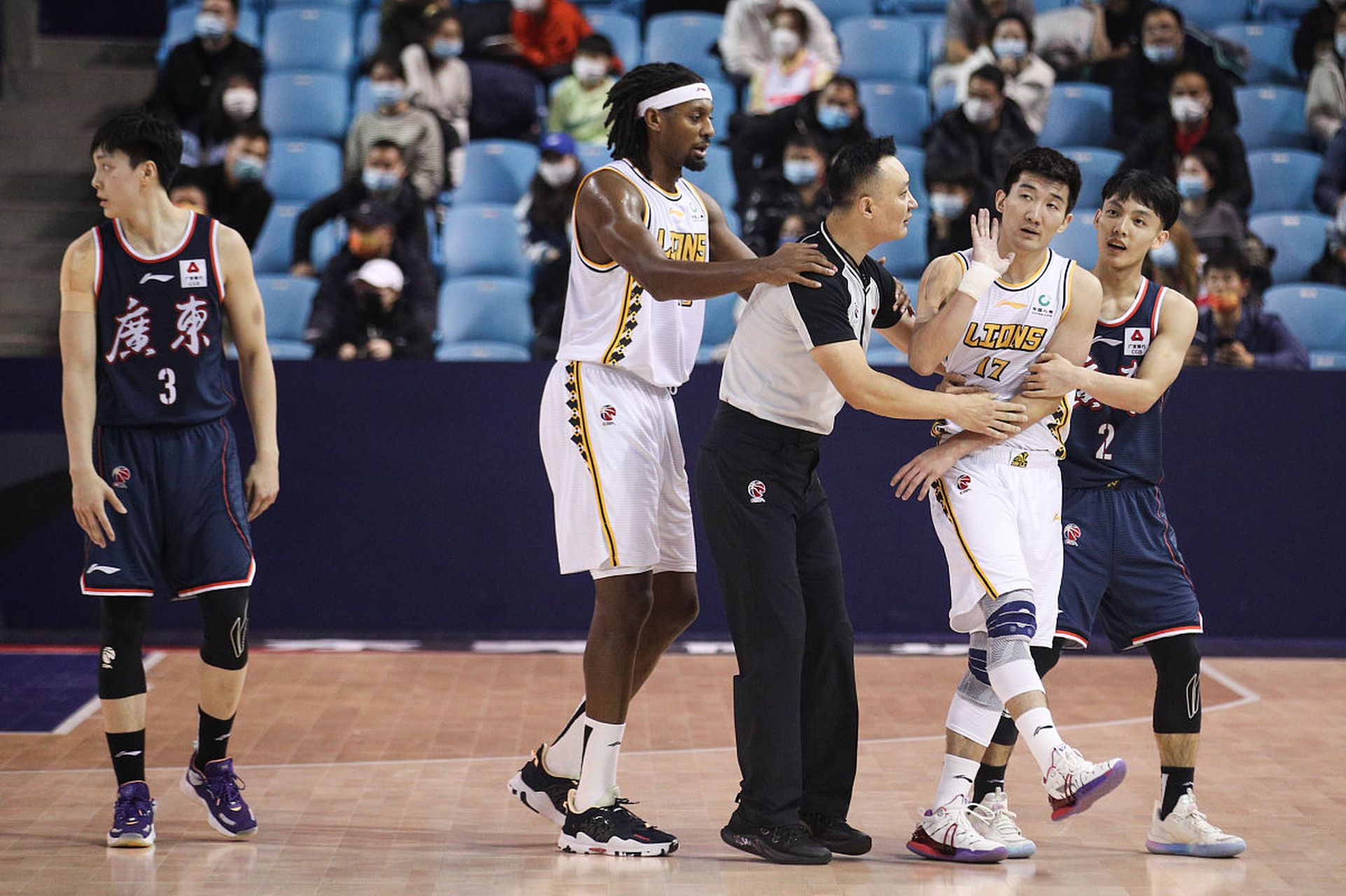 ac米兰下载-福建男篮客场大捷，挺进季后赛关键之战的简单介绍