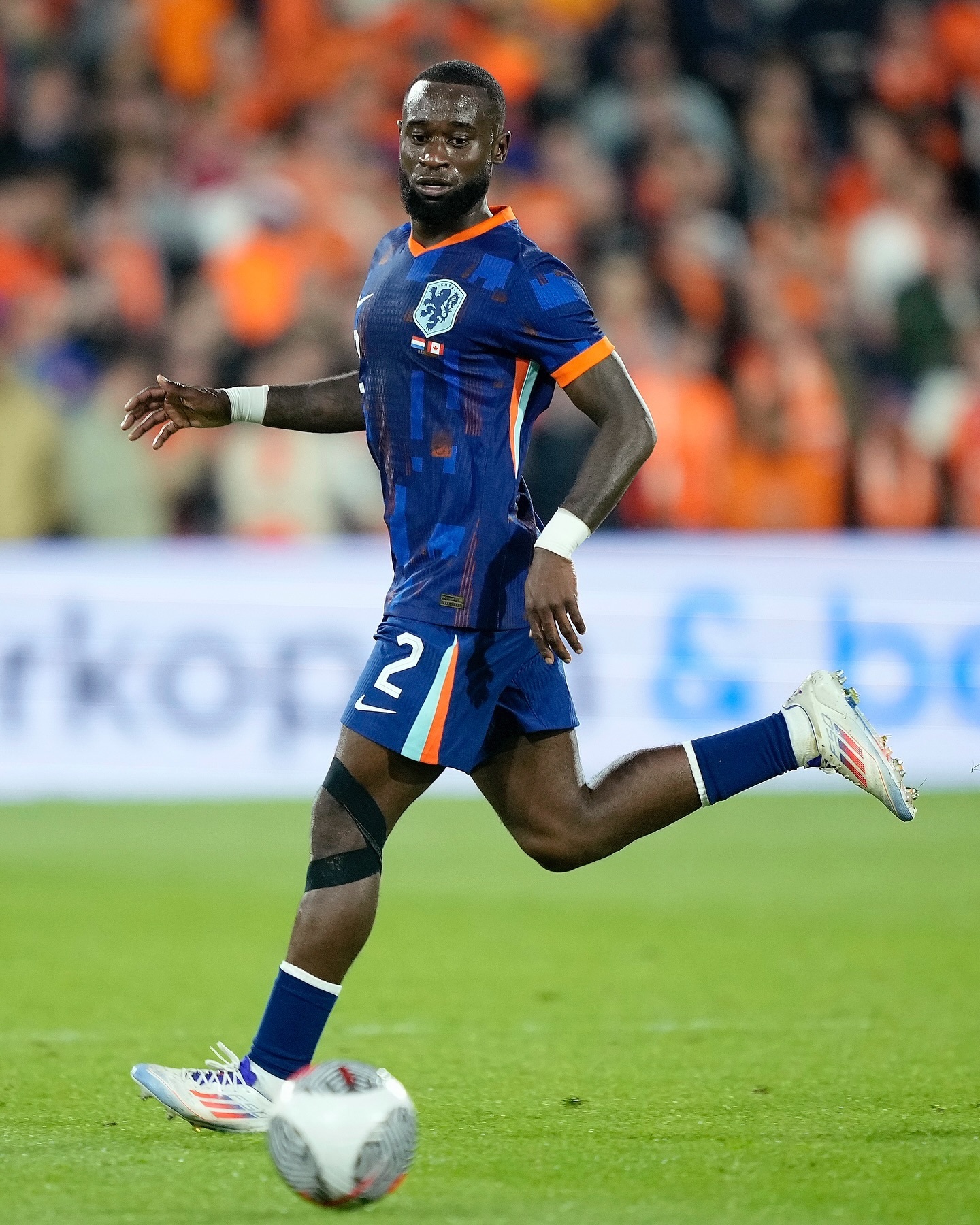 葡萄牙强势巴萨，范佩西完成帽子戏法的简单介绍