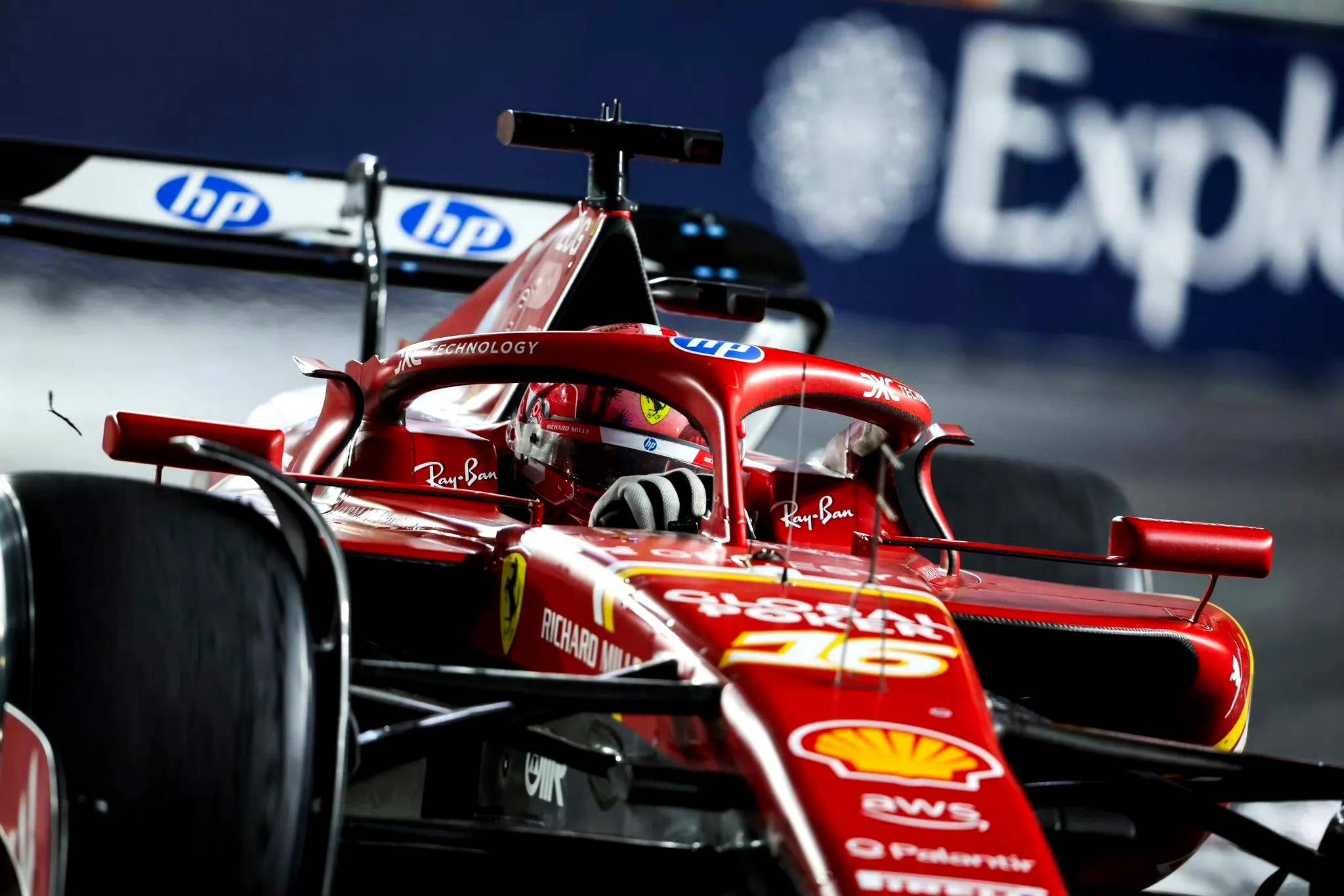 关于阿斯顿马丁鏖战索伯车队，佩雷兹高光表现的信息