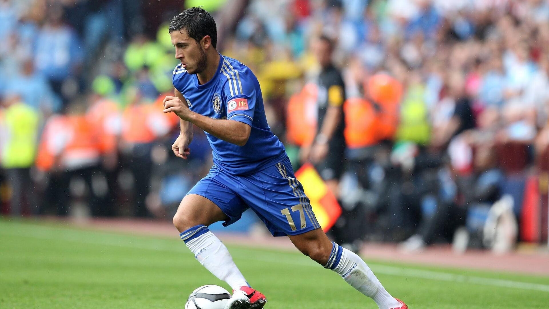 绿茵与硬木的双重奏,墨西哥终结黄潜神话,巴斯托尼东决之夜擎起蓝黑旗帜